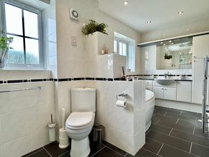 Family Bathroom- click for photo gallery